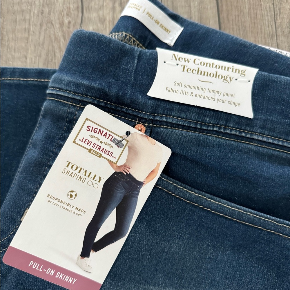 Signature by Levi Strauss Totally Shaping Pull On Skinny Jeans - Picture 2 of 7